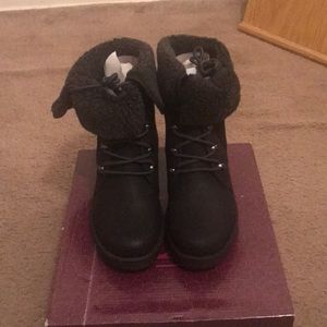 Black winter boots
